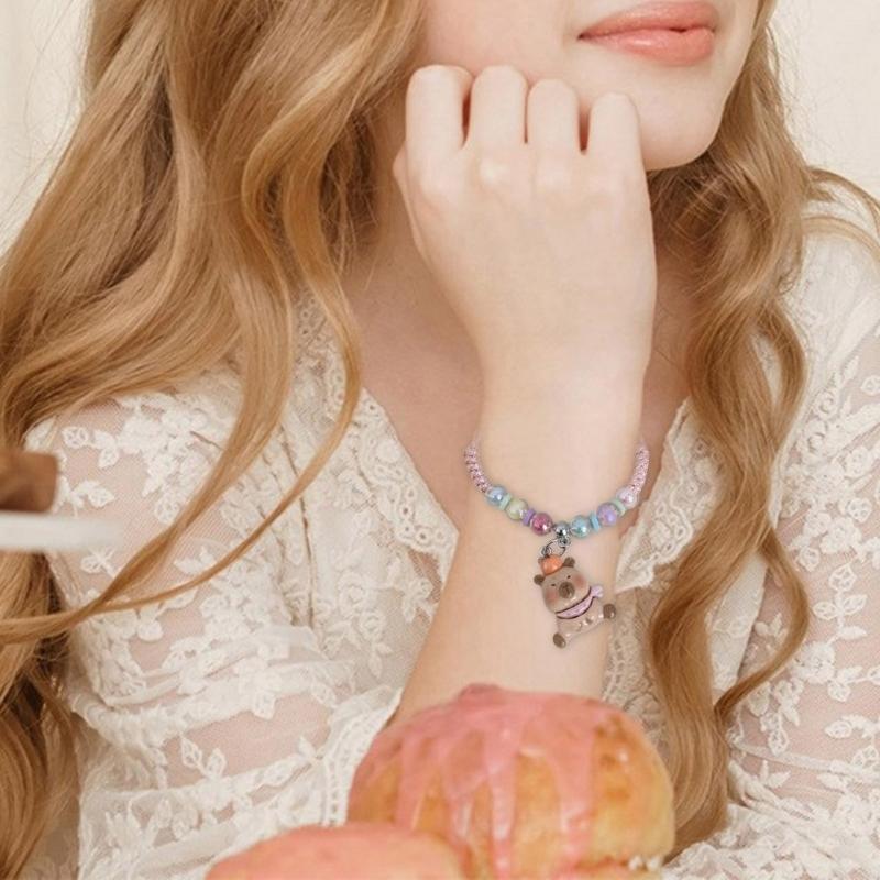 Красочный макраме-браслет для детей с милыми мультяшными дизайнами капибар и регулируемым мягким ремешком, идеально подходящий для подарков