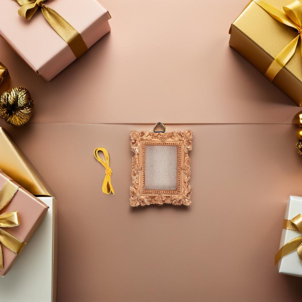 Vintage Mini Round Photo Frame Baroque Hanging Decoration for Christmas Tree Holiday Home Decor Picture Ornament