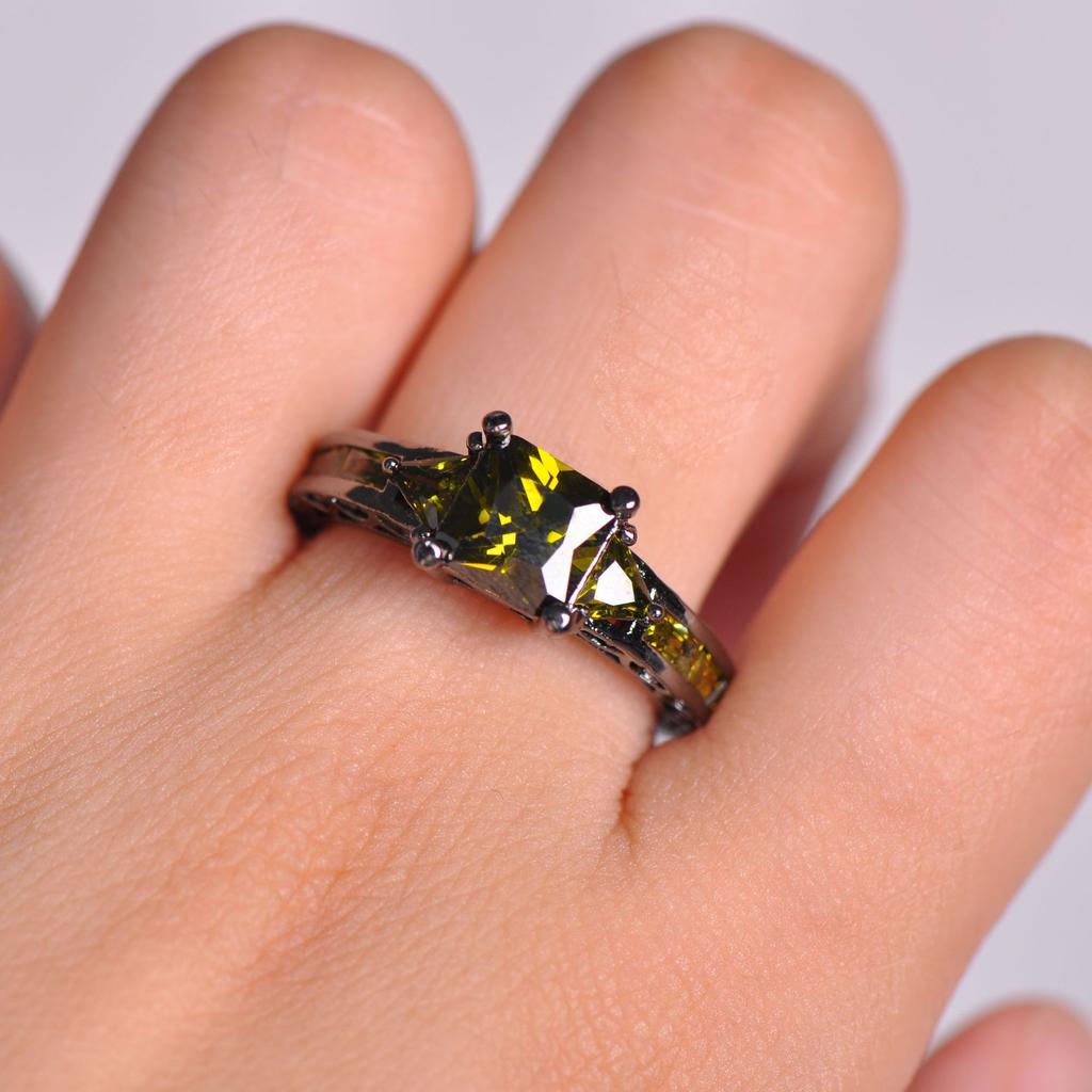 Hot Selling European and American Fashion Black Gold Diamond Set Square Diamond Set Couple Ring