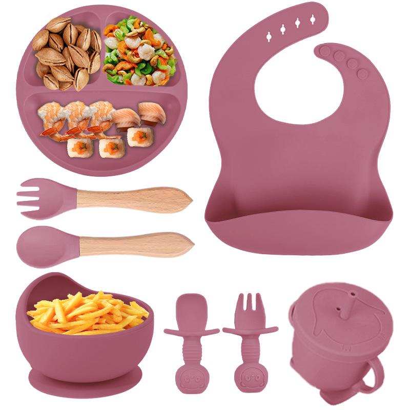 Silicone baby feeding kit, 8 pieces, including suction cup, bowl, bib, spoon, fork, and sippy cup