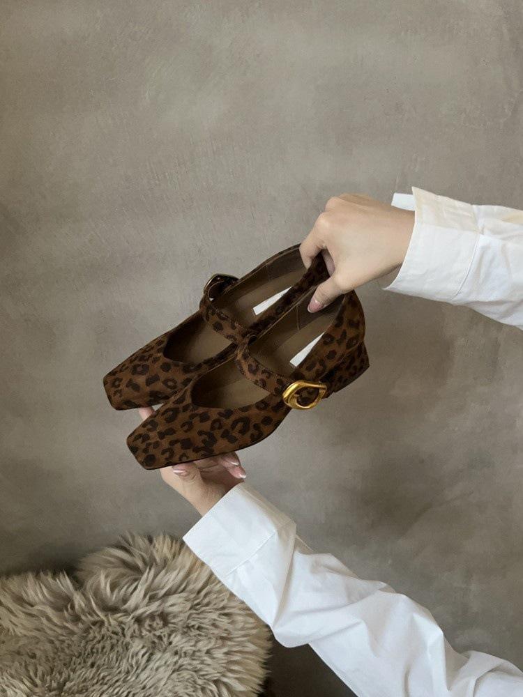 Французские туфли в стиле ретро с юбкой и квадратной головкой, женские туфли Мэри Джейн, весна-осень 2024, новые туфли позднего вечера, легкий толстый каблук, одинарные туфли