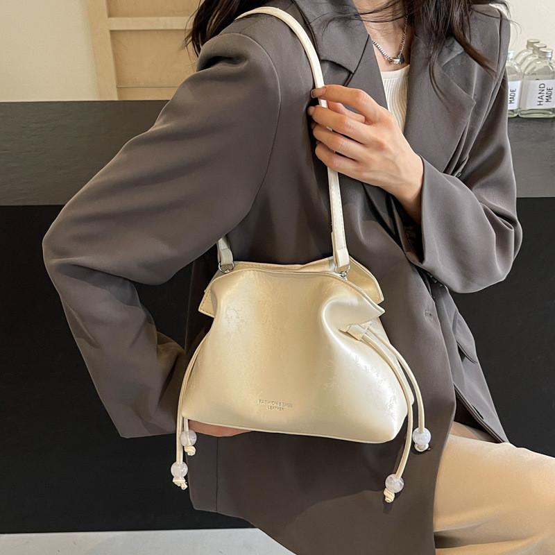 IELGY Korean Version of Fashionable Pleated Bag, Fashionable Foreign Sense Casual Bucket Bag, Textured Trendy Messenger Bag