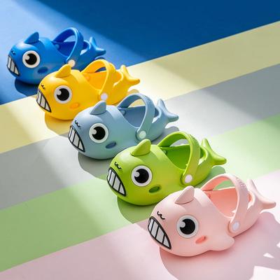 Детские тапочки из резины и пластика EVA для мальчиков и девочек, симпатичные тапочки в виде кита, для дома, с мягким дном, с сумкой на голову, классные тапочки