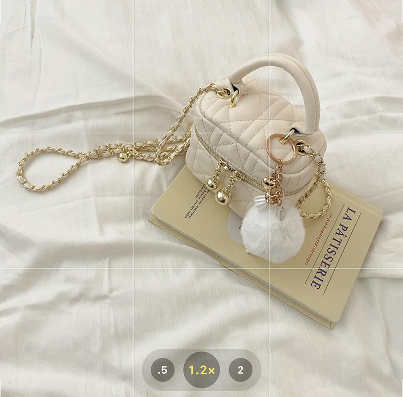 Портативная маленькая квадратная сумка, женская летняя сумка 2023, новая модная модная сумка с ромбовидной цепочкой, универсальная сумка-мессенджер с нишевой текстурой