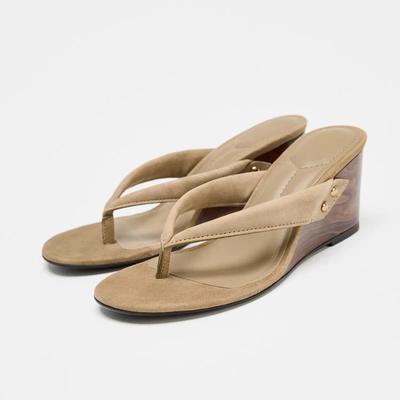 Новые летние модные босоножки на танкетке, шлепанцы, уличные шлепанцы с перемычкой для пальца, женские гладиаторские шлепанцы, женские повседневные платья, уличный стиль, слайды