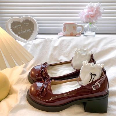 Французские ретро красные туфли Мэри Джейн женские 2025 осень новые толстый каблук маленькие кожаные туфли с юбкой высокие каблуки