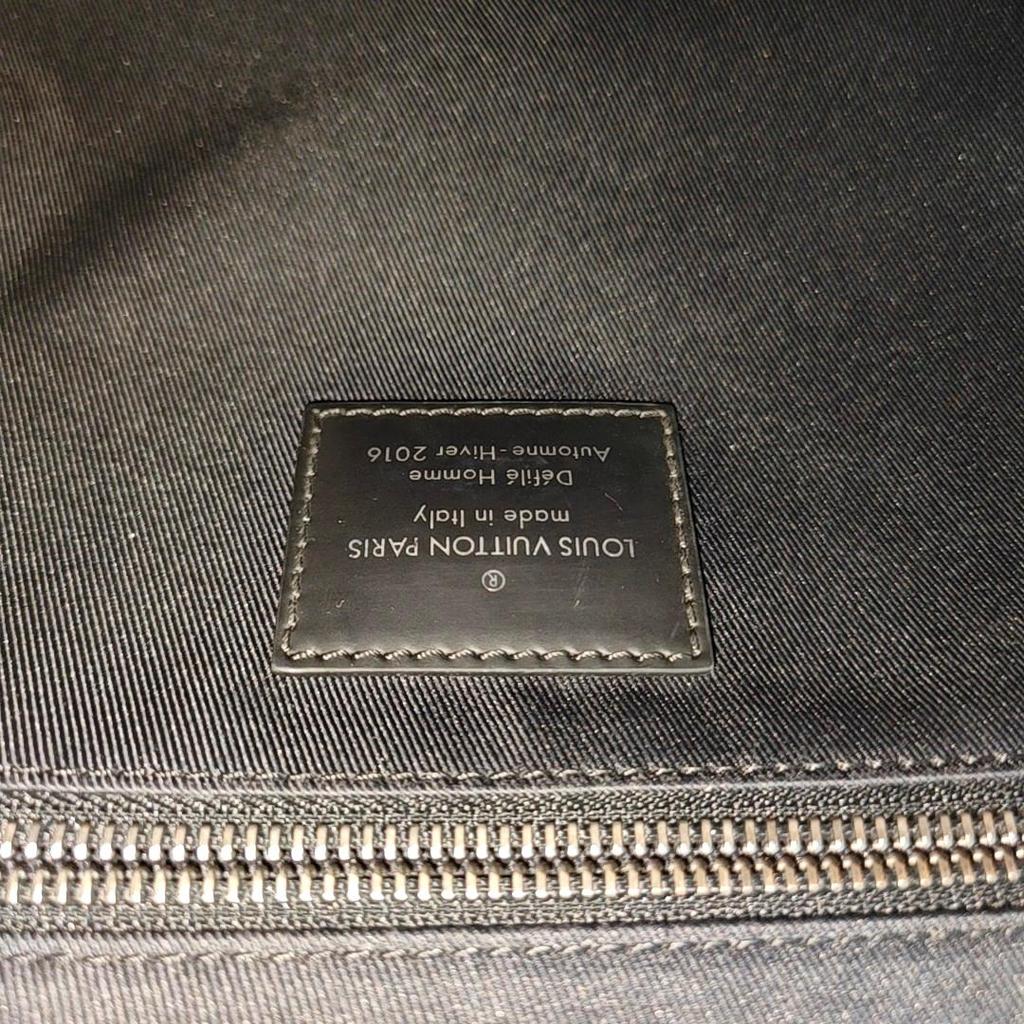 [Pre-Owned] Voyager Series Classic Monogram Coated Canvas Messenger Bag - Good #6YNF5Z