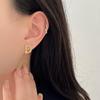 Персонализированный узор Tang Grass Letter D Ear Button Женская мода Золотой темперамент Контрастный цвет Дизайн Украшение для ушей