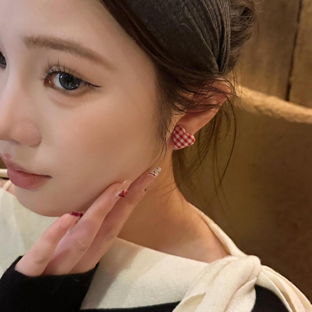 Серьги Ankola Red Plaid Heart с двумя ушками: Легкая роскошь для осени и зимы