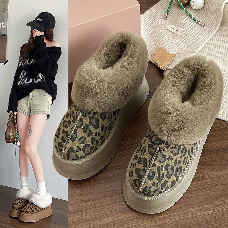 Мода 2024 года. Модные женские утолщенные зимние сапоги. Новые зимние сапоги с круглым носком и леопардовым принтом. Скользящие короткие теплые хлопковые сапоги.