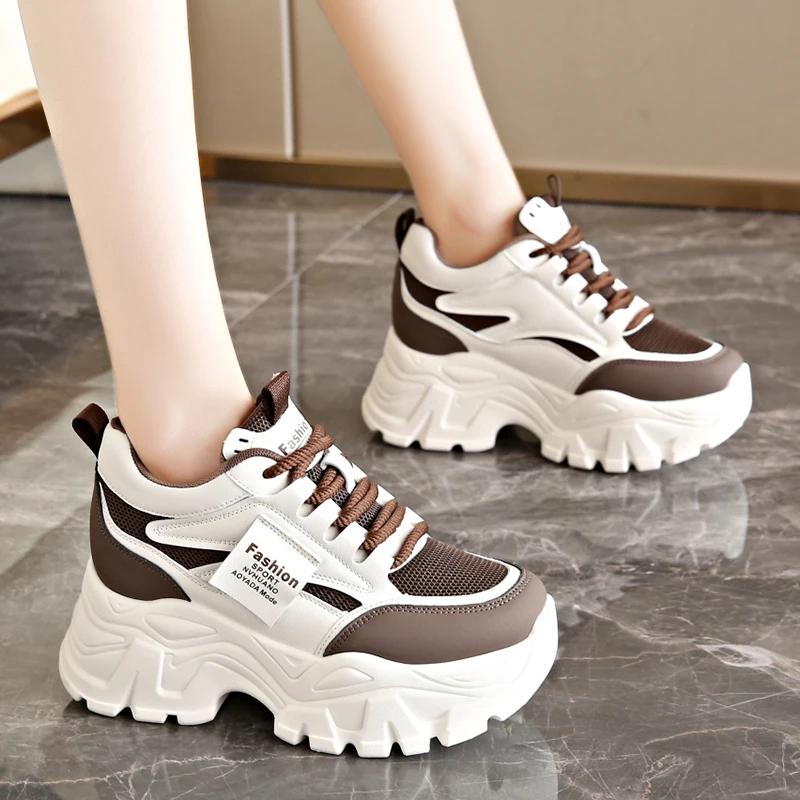 Модные женские белые кроссовки на платформе 2025 весна шнуровка толстая подошва вулканизированная обувь женщина дышащие нескользящие спортивные туфли женские