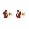 Swarovski Серьги с имитацией жемчуга и кристаллами, покрытие золото, декор в виде лебедя, женские, красные 5677597