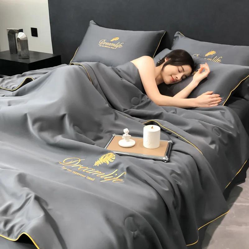 High-End Embroidery Silky Spring Autumn Quilt Comfortable Sleep Soft Breathable Blanket Skin-Friendly Air Conditioner Comforter
