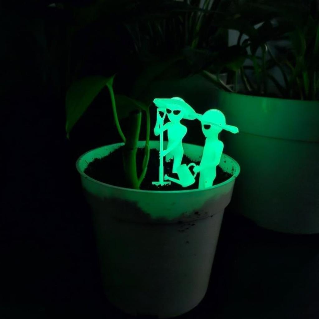 Glow In The Dark Alien Planter Tree Spirits Plant Accessory Miniature Luminous Garden Ghost Decor,Outside Indoor Outdoor Patio Lawn Yard Decoration