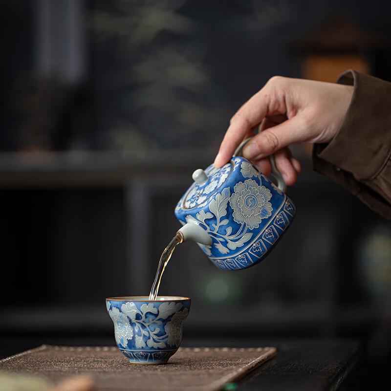 Квадратный керамический чайник Yuan сине-белый