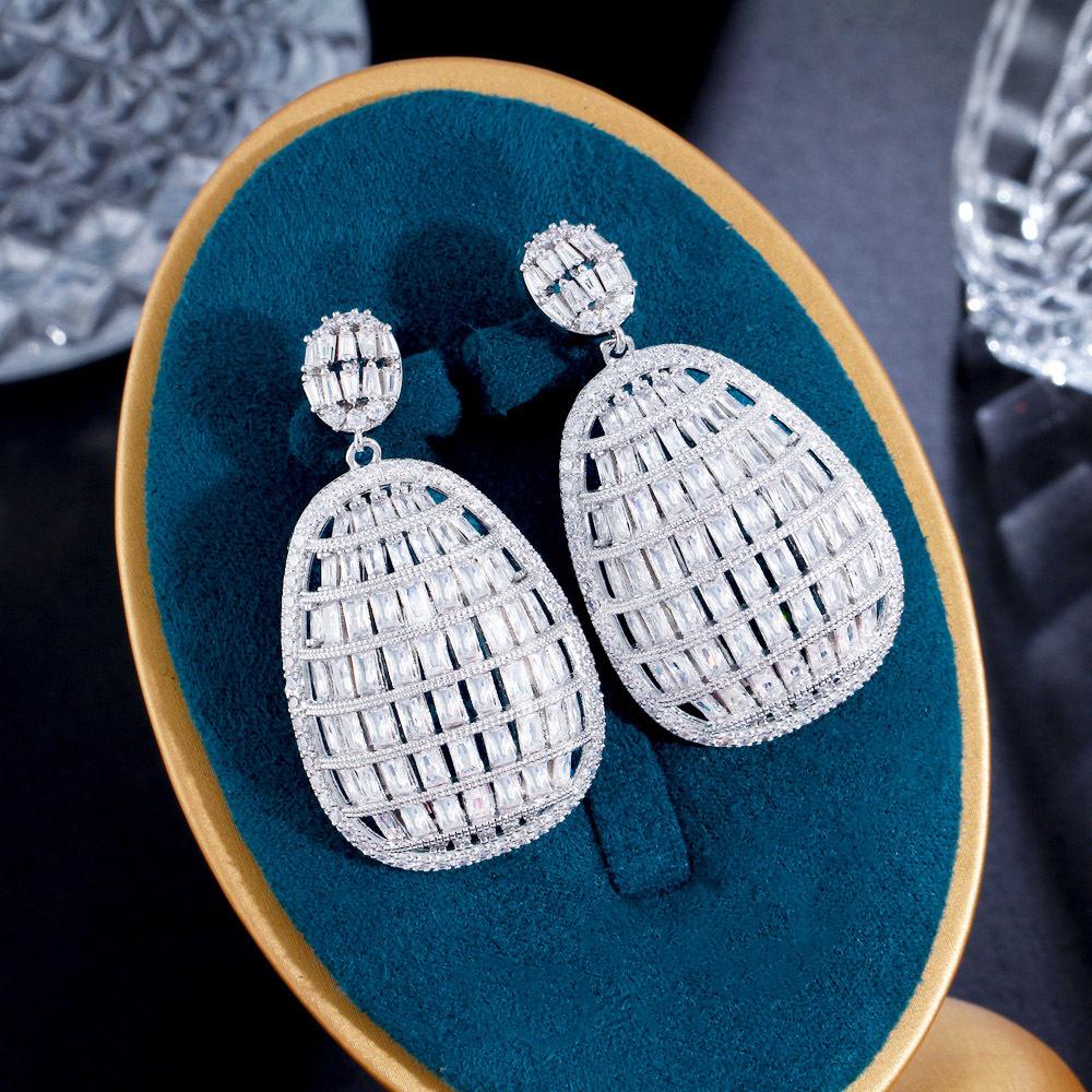 Heavy Industry Super Flash Hollow Earrings, Gas Full Of Zircon Three-Dimensional Geometric Copper Gold-Plated Earrings, Earrings.