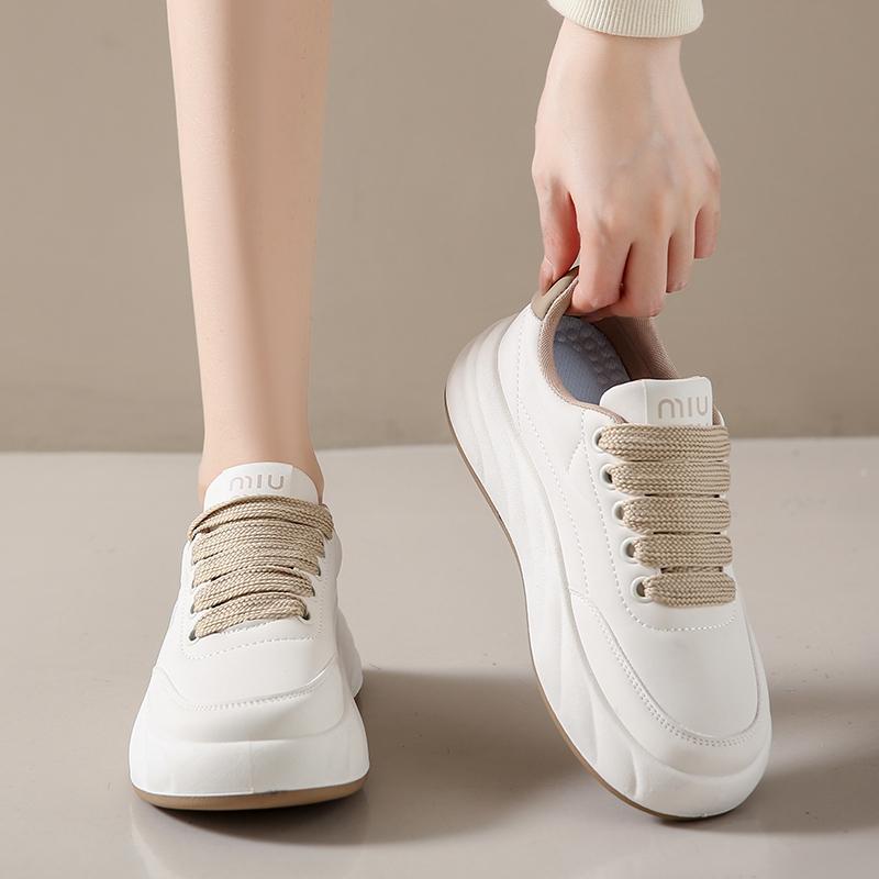 Маленькие белые туфли женские весенние новые толстые подошвы высокие туфли для досок одинарные повседневные женские спортивные туфли