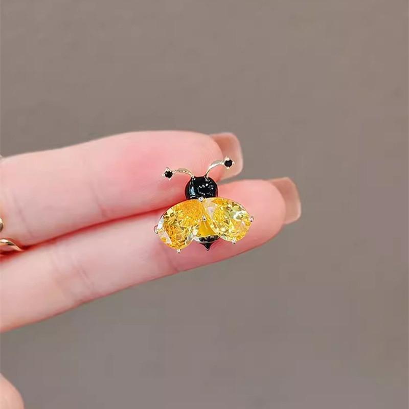 Cute  Insect Little Bee Brooches Pin For Women Clothing Coat Jewelry Accessries Gifts