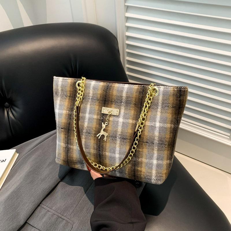 Зимняя вместительная шерстяная сумка 2024 года, новая женская сумка, тренд, популярная сумка-мессенджер, универсальная сумка через плечо, сумка-тоут