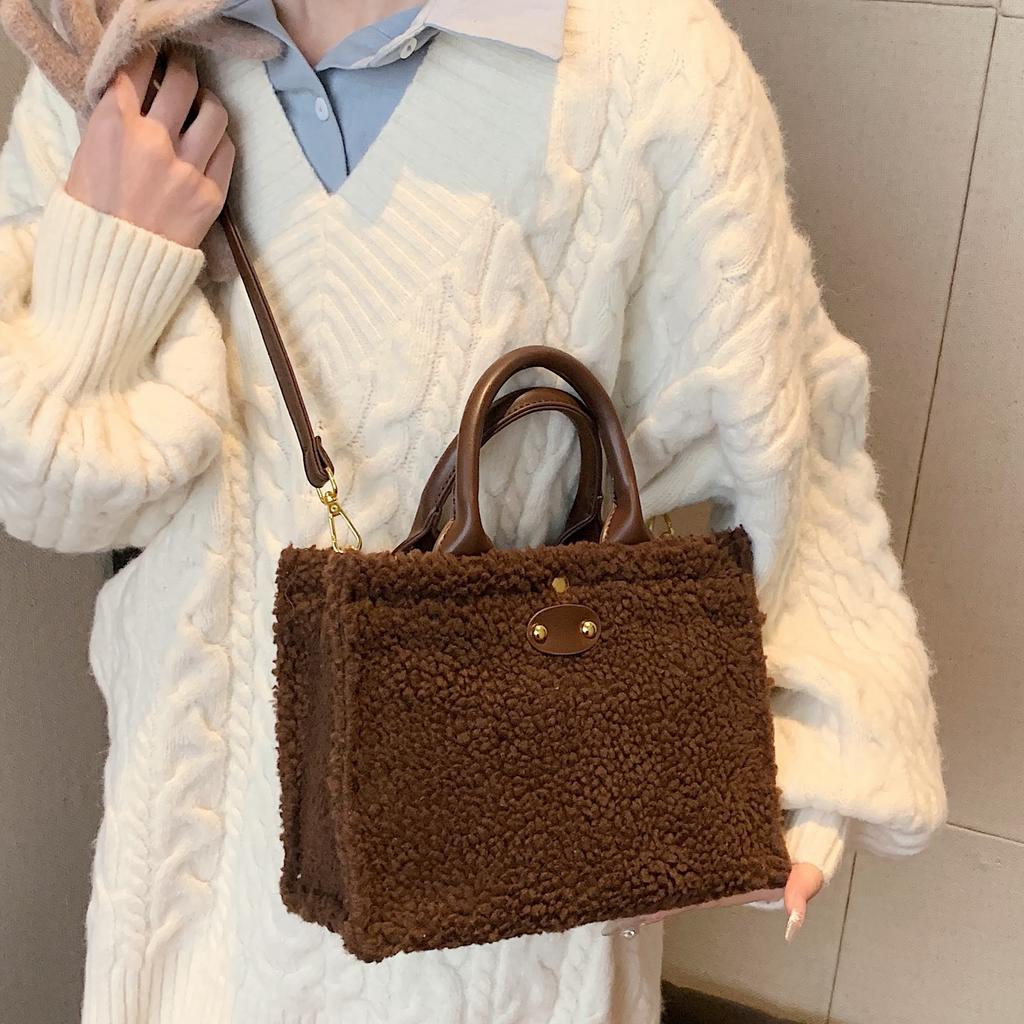 Portable Plush Bag Women's 2025 New Fashion Temperament Plush Bag Niche Versatile Commuter Shoulder Messenger Bag Tide
