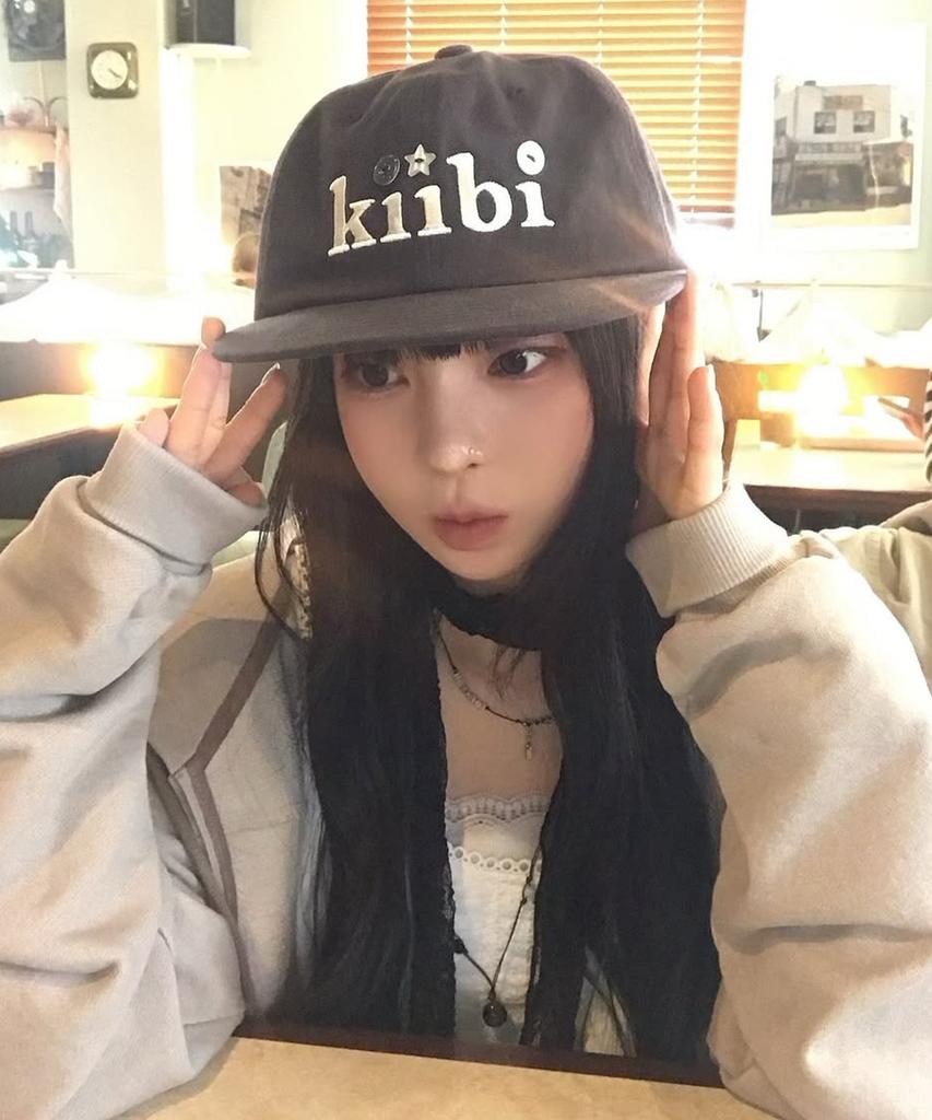 Кепка с кнопкой и логотипом Kiibi Черная
