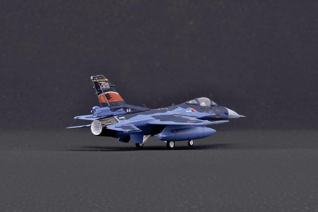 Место 1/144 Самолет F-2A Сил самообороны Японии с юбилейной окраской к 70-летию основания Сил самообороны Японии и 70-летию