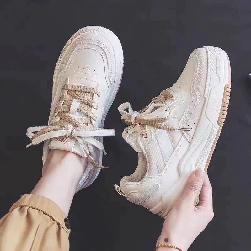 Маленькие белые туфли женские туфли 2024 весна и осень новые розовые туфли с клубничным медведем летние универсальные повседневные туфли на платформе спортивные туфли для серфинга