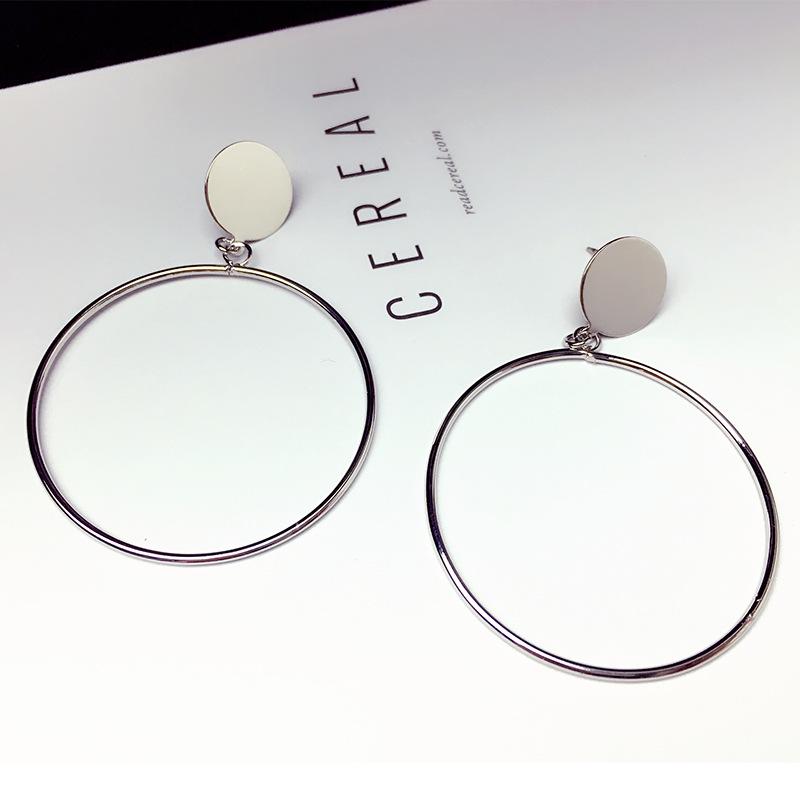 Korean-Style Fashionable and Versatile Hoop Earrings—Smooth, Simple, and Exaggerated European and American Style.