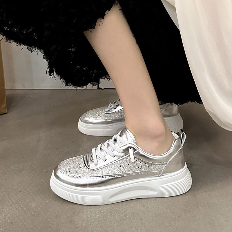 Женские весенние новые универсальные туфли на платформе, дышащие, с толстой подошвой, с круглым носком, на мягкой подошве, кроссовки, с яркой поверхностью, повседневная обувь 36-40