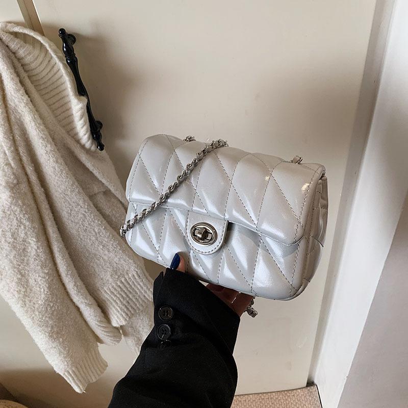 Высококлассная маленькая сумка женская 2025 новая трендовая и модная женская сумка через плечо, текстурная ромбовидная сумка-мессенджер на цепочке в иностранном стиле