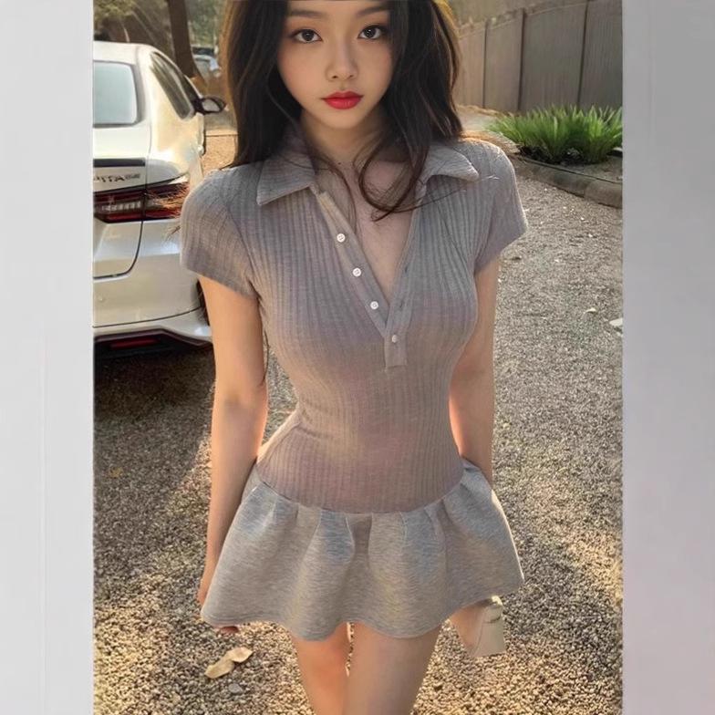 Женское облегающее серое платье-поло - С короткими рукавами, с приталенным силуэтом, А-силуэта, маленькое летнее платье