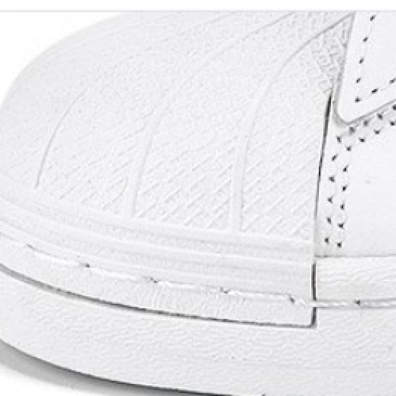 Выберите 1 из 4 суперзвезд Adidas