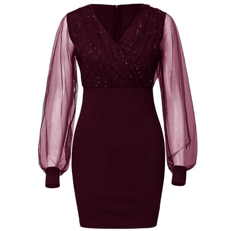 Платье с V-образным вырезом и пайетками. Приталенное сексуальное платье.