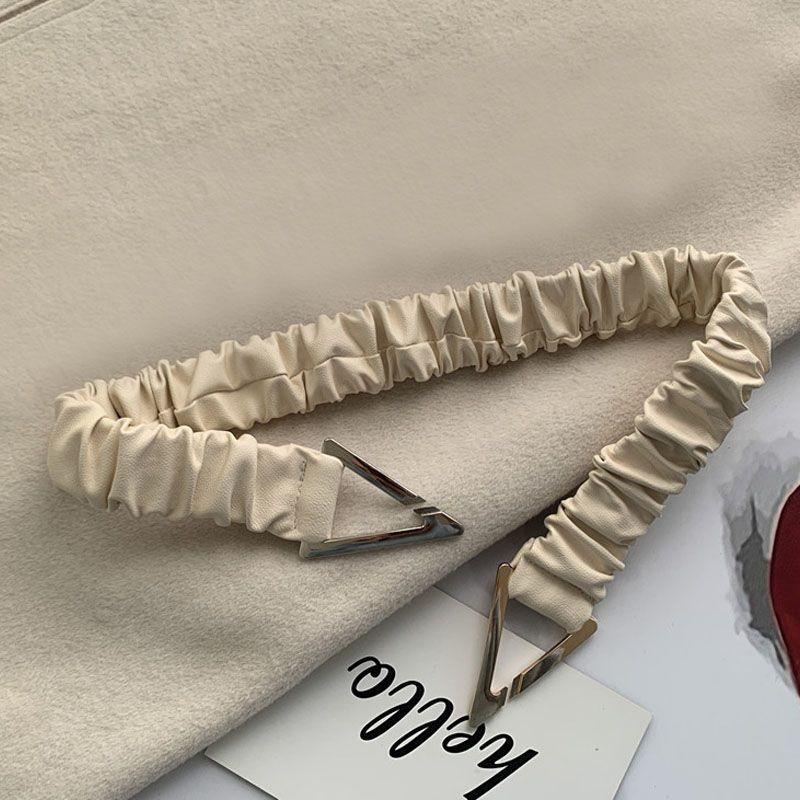 Шикарный пояс с треугольной пряжкой для женщин в элегантных черном и бежевом цветах, идеально подходящий для осенней моды