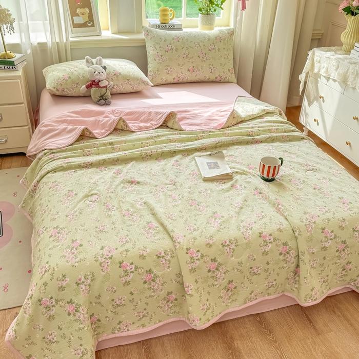 Small fresh printed double-layer yarn with small edging Xinjiang cotton summer cool quilt