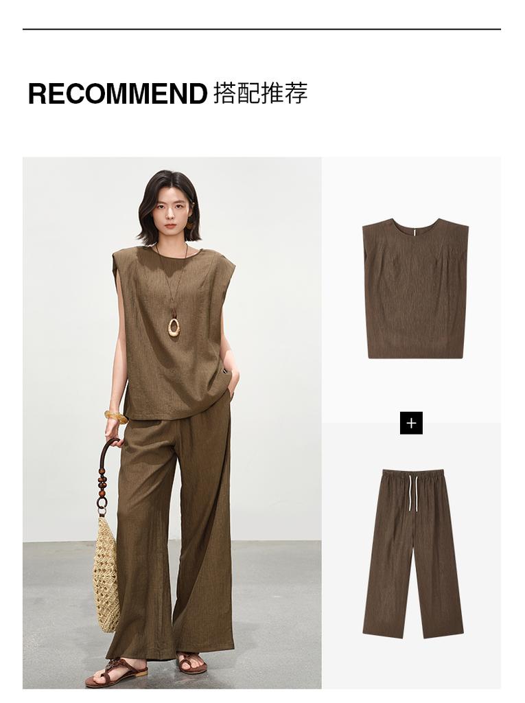 Simple and atmospheric straight leg pants