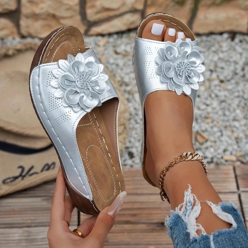 Модные женские тапочки Элегантные тапочки на низкой платформе 2025 Новые повседневные туфли на танкетке Женские летние сандалии на мягком каблуке Модные шлепанцы Женские