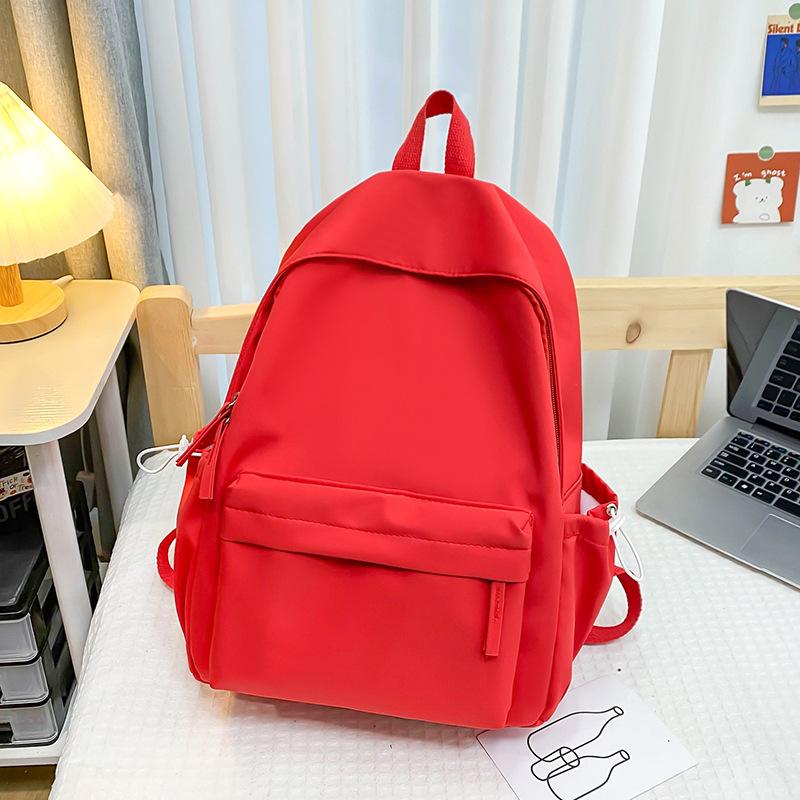 Рюкзаки модны и популярны среди учеников начальной и средней школы