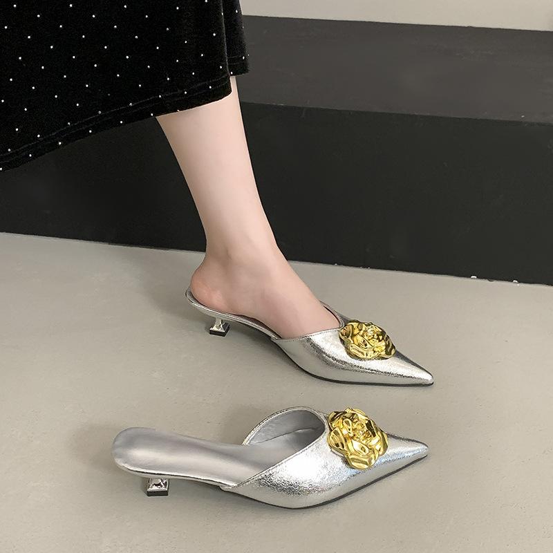 2025 лето новые шлепанцы женские носить сандалии на низком каблуке металлическая пряжка острый носок тонкий каблук средний каблук сумка голова полушлепанцы женские