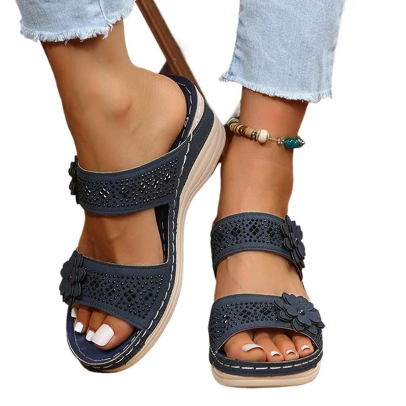 Женская обувь больших размеров 2024 года, летние ретро-римские сандалии, женские повседневные босоножки на танкетке с цветочным принтом, тапочки, женские тапочки на платформе