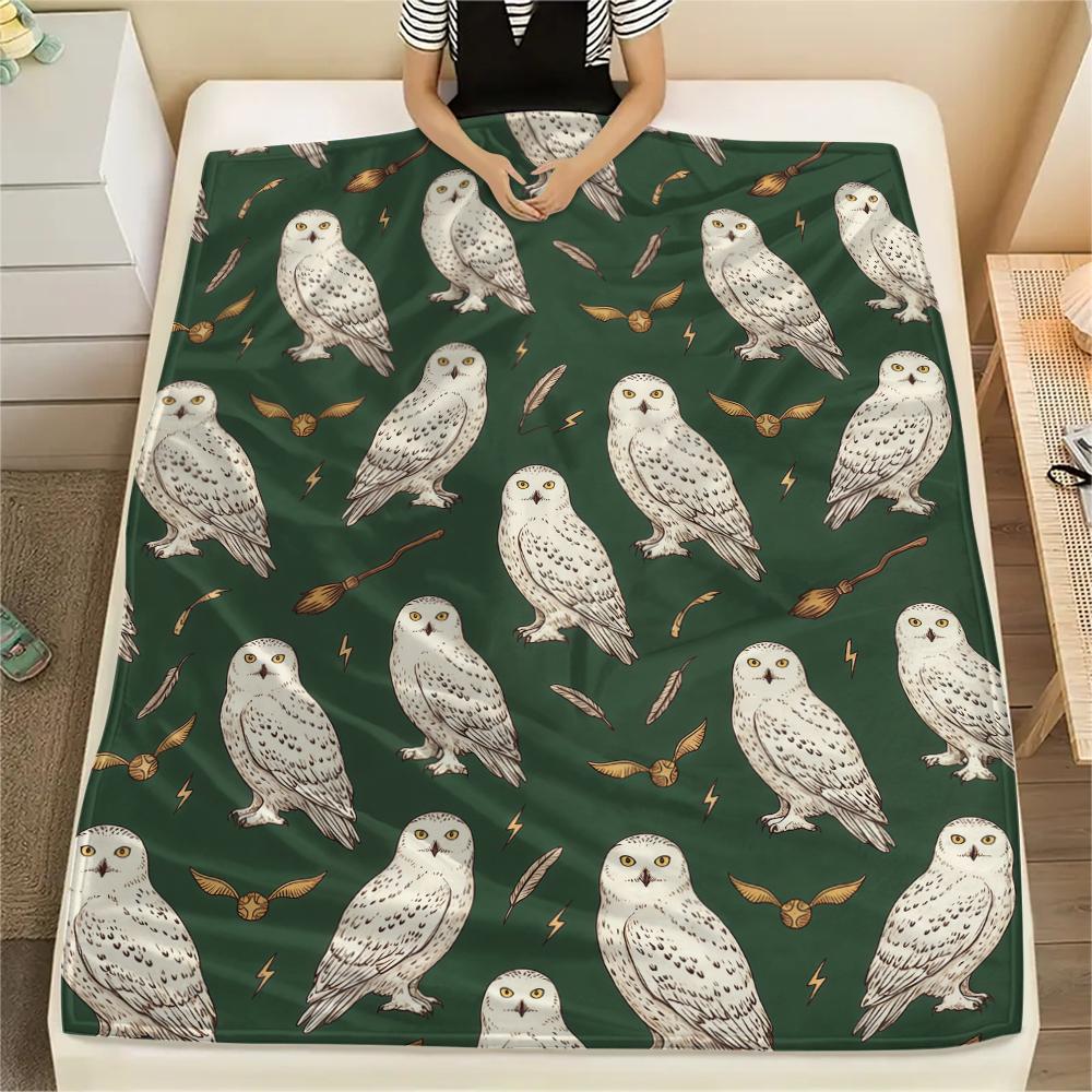 Green animal elements Print Flannel Blanket,High quality Comfortable for All Seasons,Home Decor,Warmth and Comfort,Perfect for Christmas Gifts