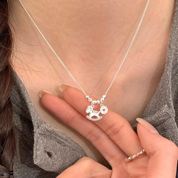 2026 год Лошади Качающаяся лошадка Ожерелье: Модная роскошная цепочка на ключицу с элегантным дизайном