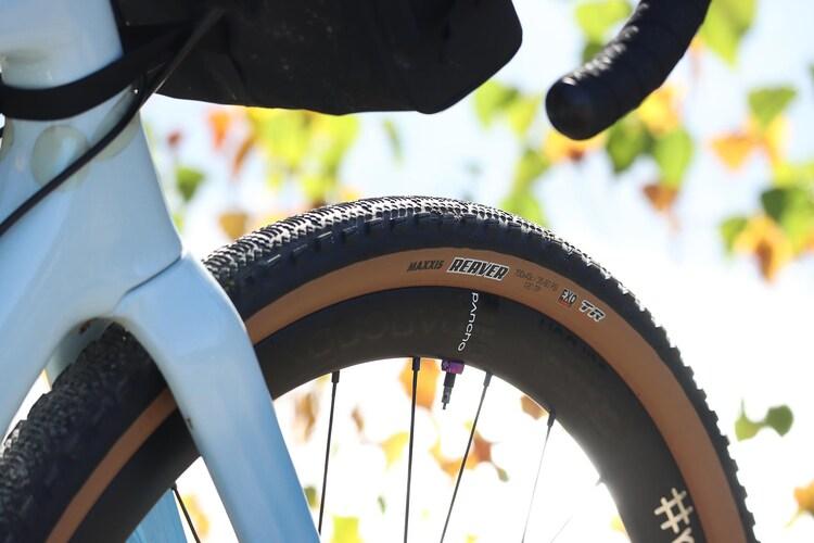 700x40c MAXXIS REAVER EXO/TR FOLDABLE BICYCLE TIRE (40-622) GRAVEL TANWALL