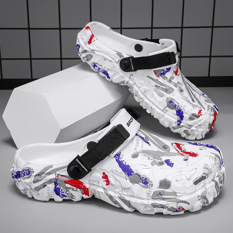 Fashion Summer Men Garden Clogs 2025 Summer Slippers for Men Outdoor Slide Soft Beach Shoes Male Summer Sandals