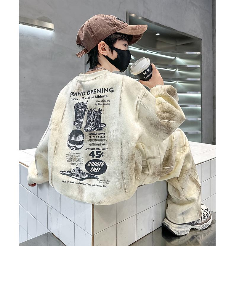 Трендовый спортивный комплект из двух частей для мальчиков на весну и осень 2025 года — стильный, красивый и модный.