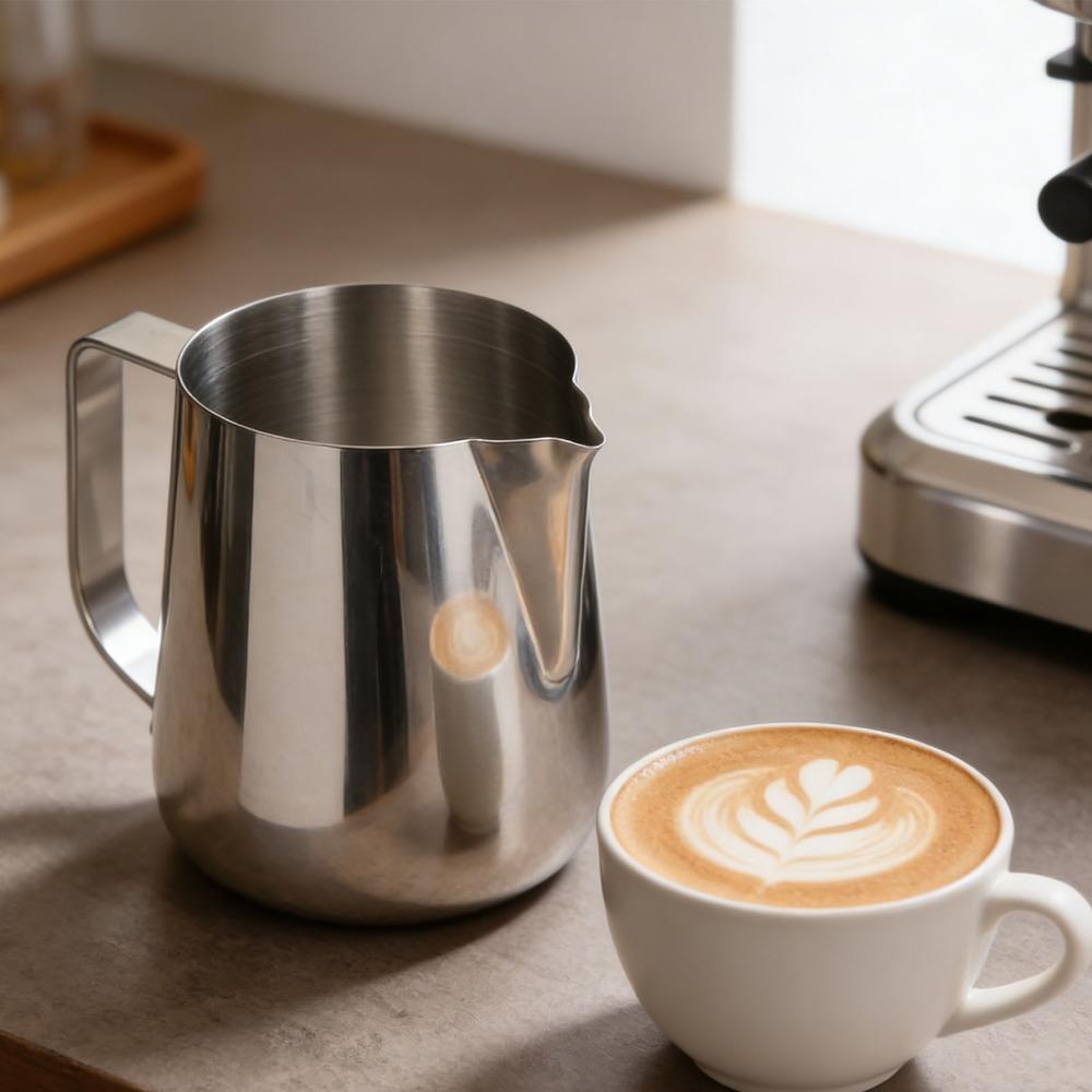 Anti-Drip Spout Milk Frothing Pitcher 700ML Capacity Coffee Steaming Pitcher For Hot Chocolate