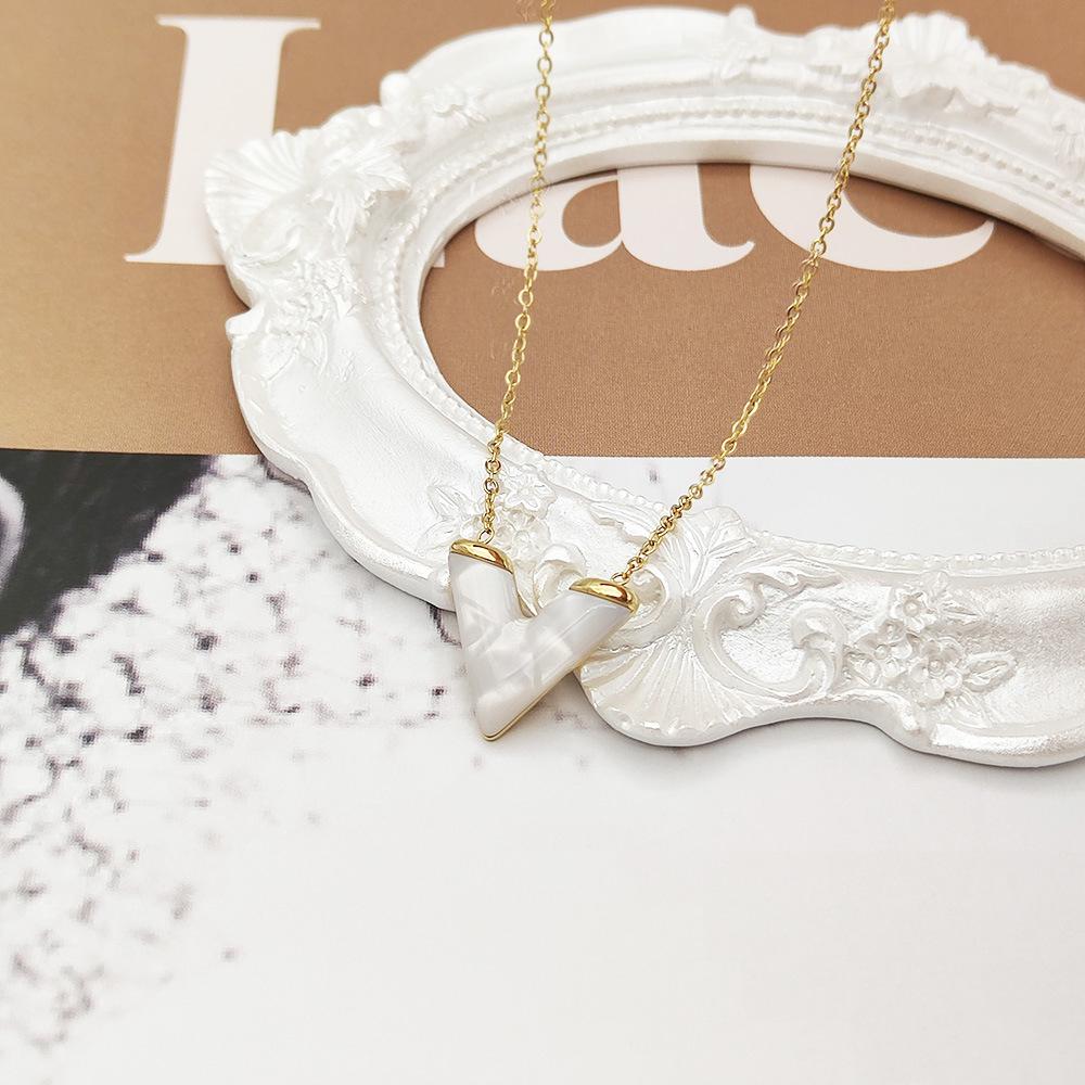 French Light Luxury Double Sided V-shaped White Fritillaria Clavicle Chain for Women with Minimalist Design Sense Versatile Titanium Steel Necklace