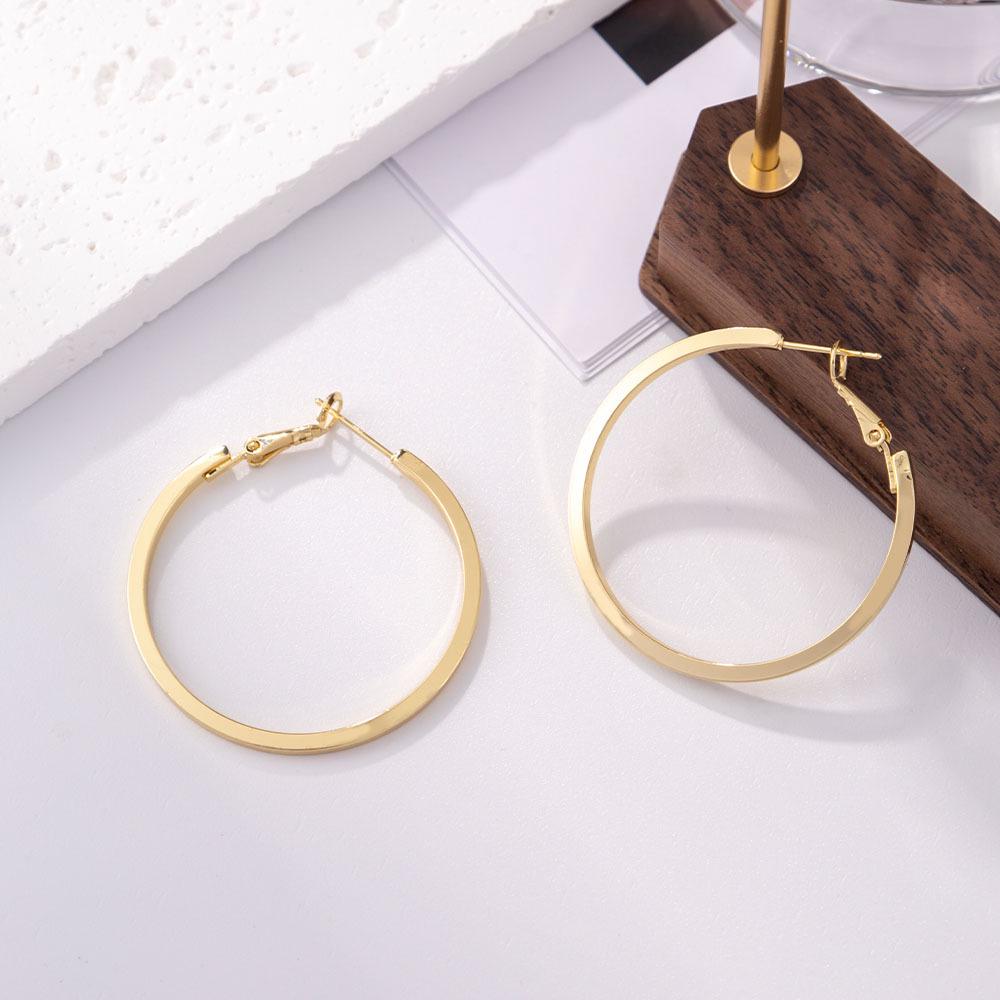 Серьги-иглы из серебра 925 пробы: Легкая роскошь, высококлассные пусеты и универсальный нишевый дизайн в виде колец для работы и стиля