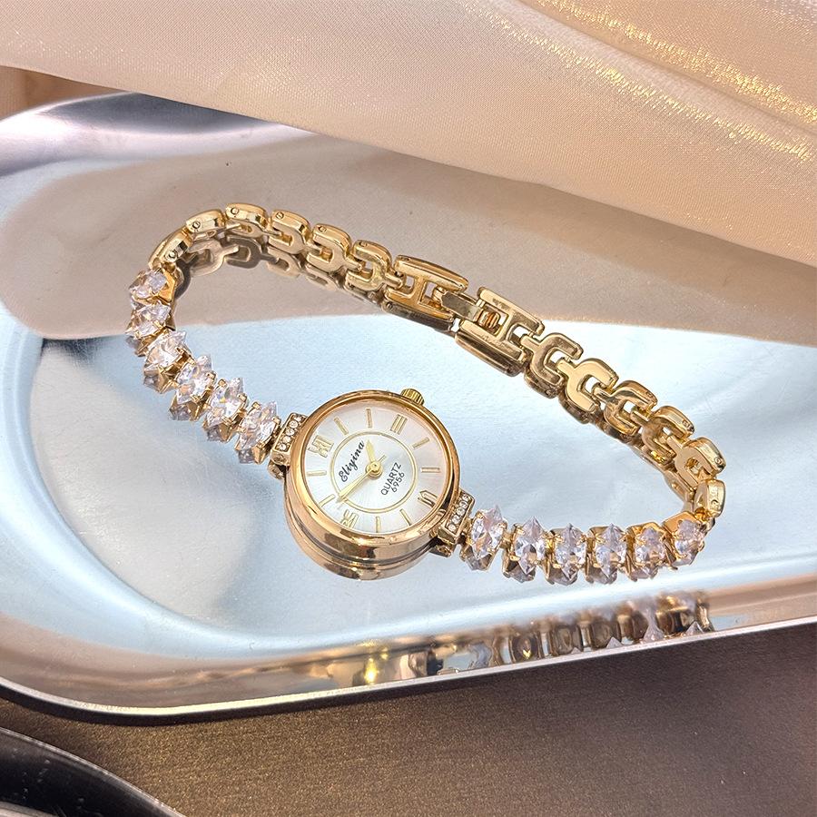 LP80 Hot Selling Luxury Elegant Analog Quartz Watch with Alloy Stainless Steel Band Retro Fashion Design for Women Daily Use