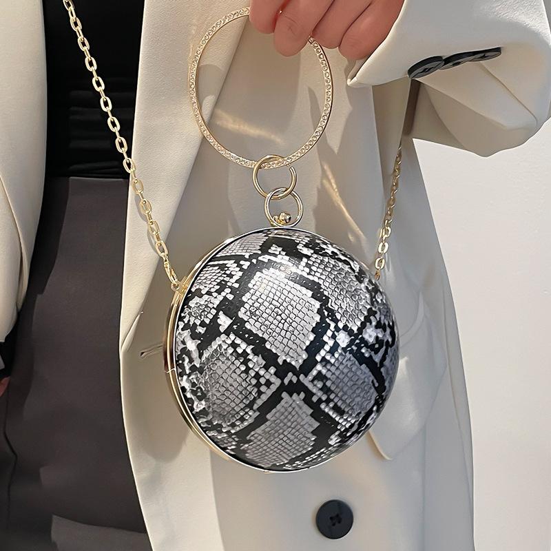 Новый продукт персонализированный нишевый дизайн узор змеиной кожи сферическая сумка тренд контрастный цвет универсальная цепочка ручная/на плечо сумка-мессенджер